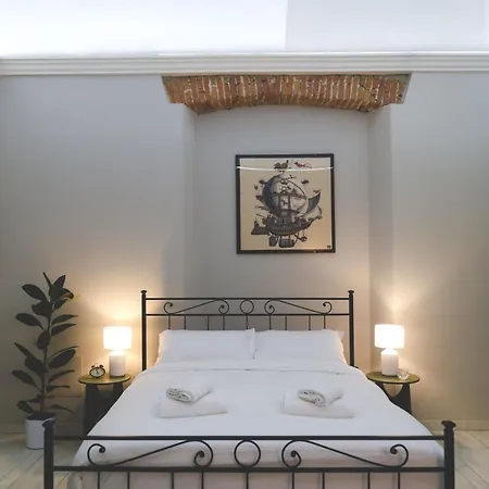 Mindful Atelier - Old Town Apartment Como
